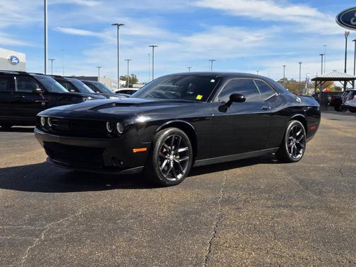 2022 Dodge Challenger SXT
