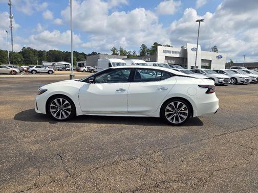 2023 Nissan Maxima Platinum
