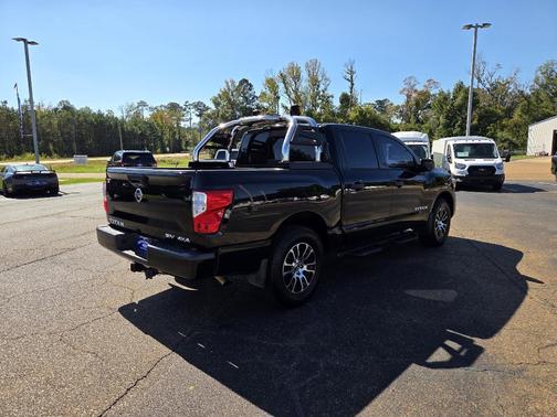 2022 Nissan Titan SV