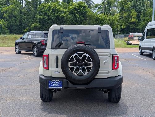 Desert Sand 2026 Ford Bronco Outer Banks