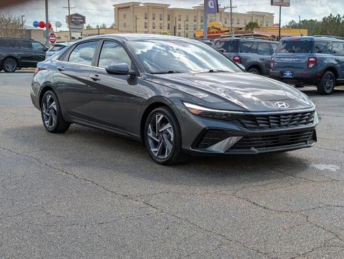 2025 Hyundai ELANTRA Limited