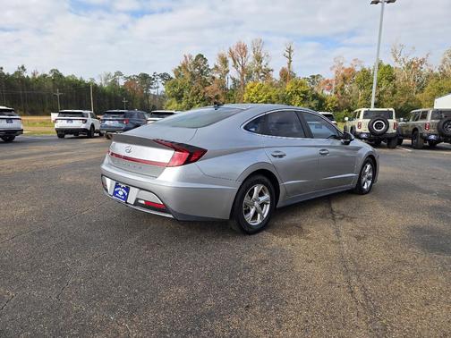 2022 Hyundai SONATA SE