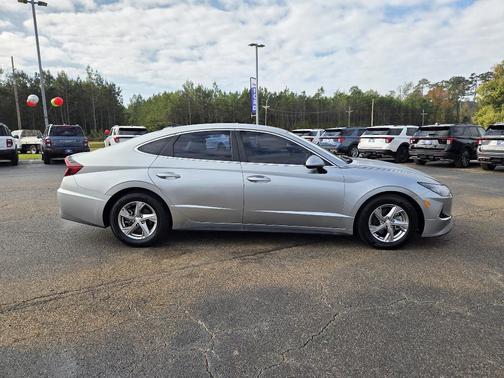 2022 Hyundai SONATA SE