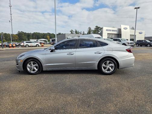 2022 Hyundai SONATA SE