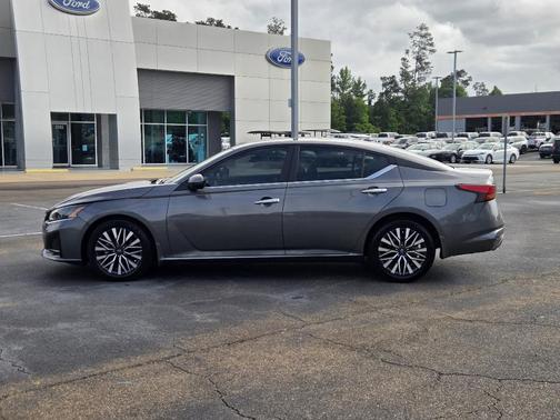 Gun Metallic 2024 Nissan Altima 2.5 SV