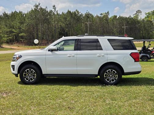 Oxford White 2024 Ford Expedition XLT