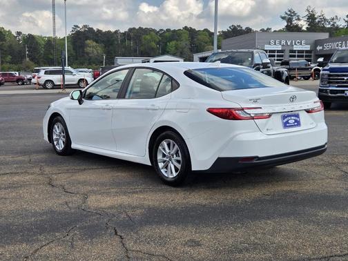 Ice 2025 Toyota Camry LE