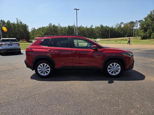 2024 Toyota Corolla Cross LE