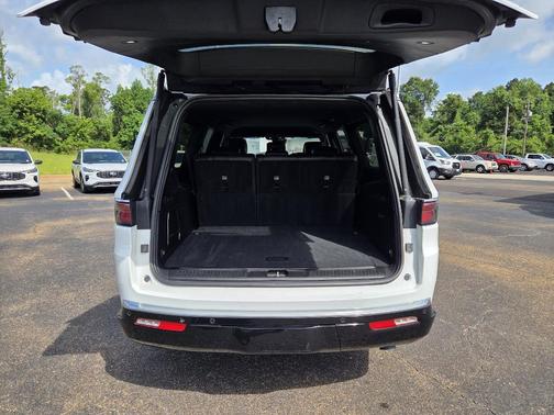 2023 Jeep Wagoneer L Series II