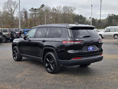 2023 Jeep Grand Cherokee L Laredo
