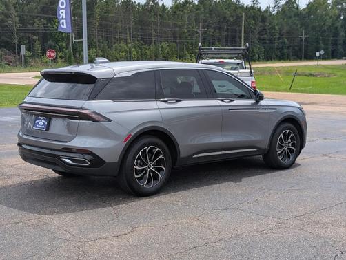 Gray Metallic 2025 Lincoln Nautilus Premiere
