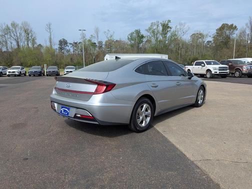 2022 Hyundai SONATA SE