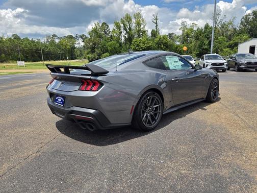 2025 Ford Mustang Dark Horse