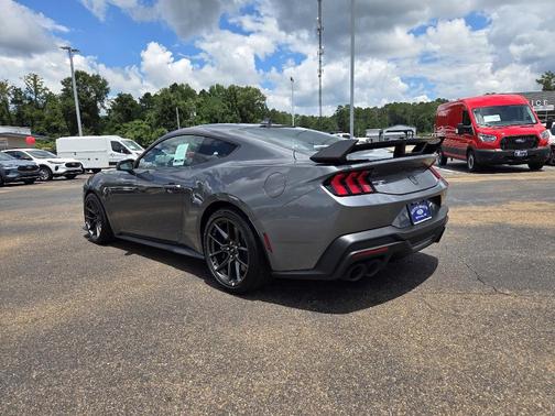 2025 Ford Mustang Dark Horse
