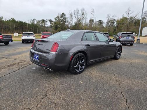 2022 Chrysler 300 S
