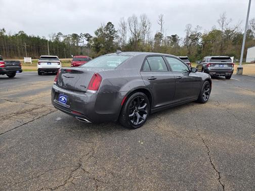 2022 Chrysler 300 S