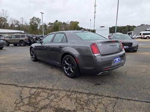 2022 Chrysler 300 S