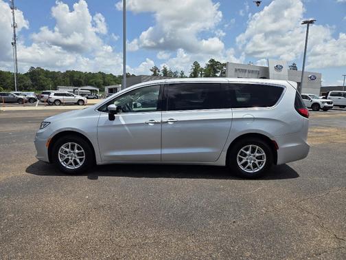 2023 Chrysler Pacifica Touring-L