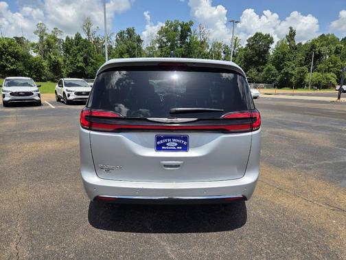 2023 Chrysler Pacifica Touring-L