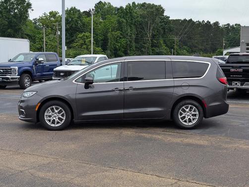 Granite Crystal Clearcoat Metallic 2023 Chrysler Pacifica Touring-L