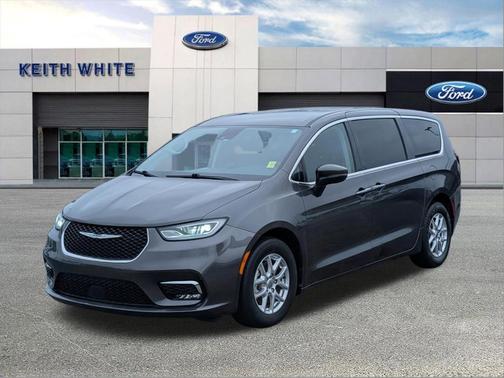 Granite Crystal Clearcoat Metallic 2023 Chrysler Pacifica Touring-L
