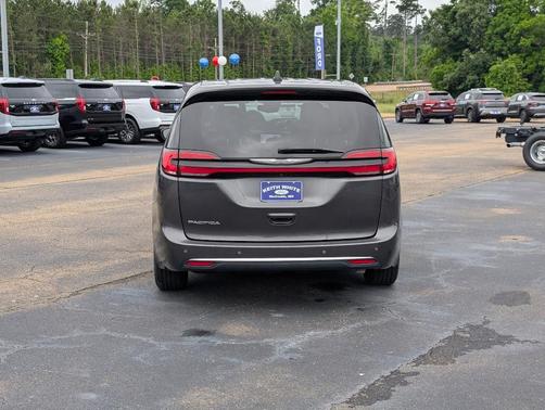 Granite Crystal Clearcoat Metallic 2023 Chrysler Pacifica Touring-L