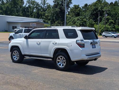 Super White 2016 Toyota 4Runner Trail