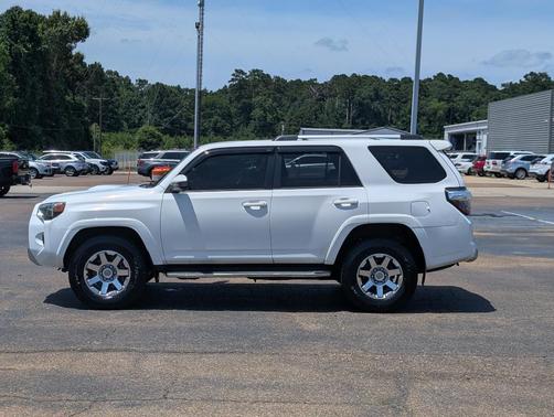 Super White 2016 Toyota 4Runner Trail