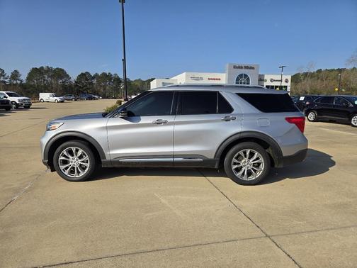 Silver Metallic 2022 Ford Explorer Limited