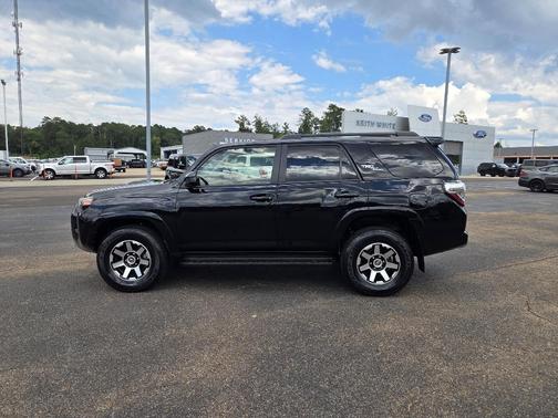 2024 Toyota 4Runner TRD Off Road