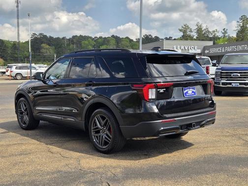 Black Metallic 2025 Ford Explorer ST-Line