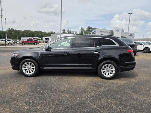 2015 Lincoln MKT Livery