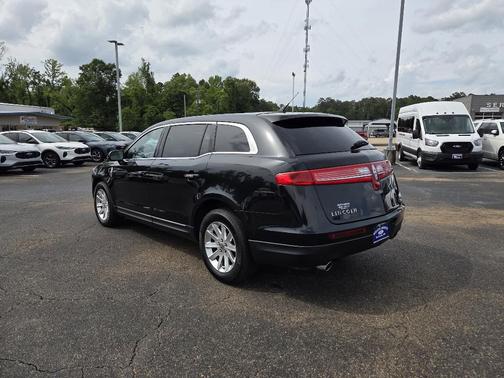 2015 Lincoln MKT Livery