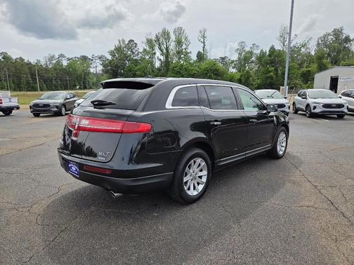 2015 Lincoln MKT Livery