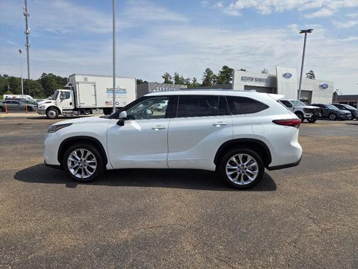 2022 Toyota Highlander Limited