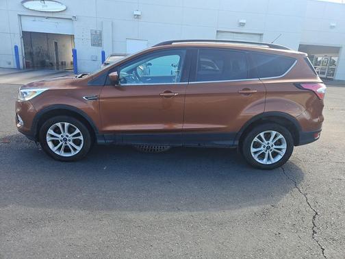 Red 2017 Ford Escape SE