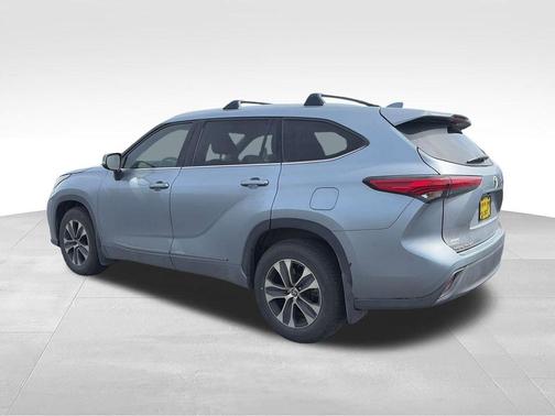 Blue 2020 Toyota Highlander XLE