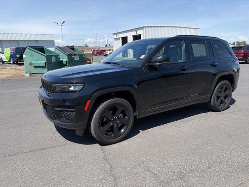 Black 2023 Jeep Grand Cherokee Altitude