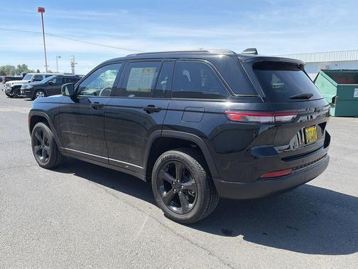 Black 2023 Jeep Grand Cherokee Altitude