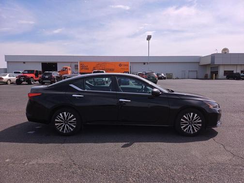 Black 2025 Nissan Altima SV