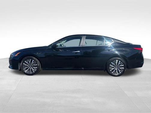 Black 2025 Nissan Altima SV
