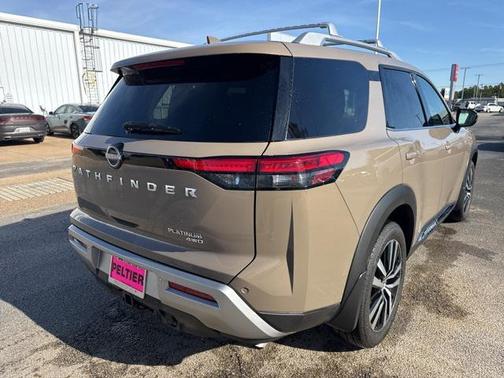 2025 Nissan Pathfinder Platinum 4WD