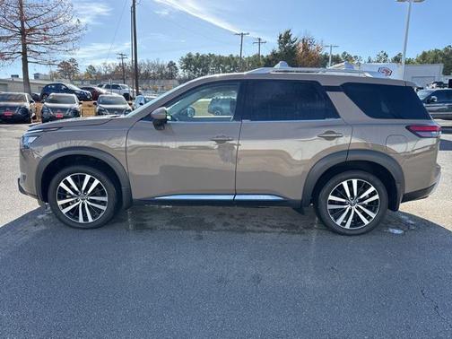 2025 Nissan Pathfinder Platinum 4WD