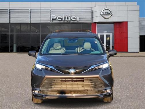 2022 Toyota Sienna XLE 8 Passenger