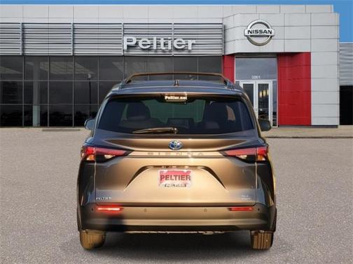 2022 Toyota Sienna XLE 8 Passenger