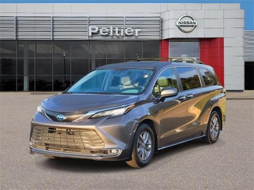 2022 Toyota Sienna XLE 8 Passenger