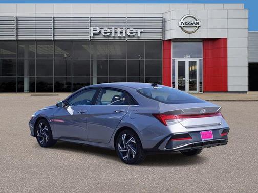 2025 Hyundai ELANTRA SEL