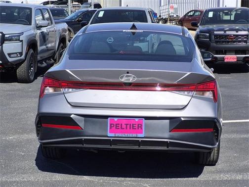 2025 Hyundai ELANTRA SEL