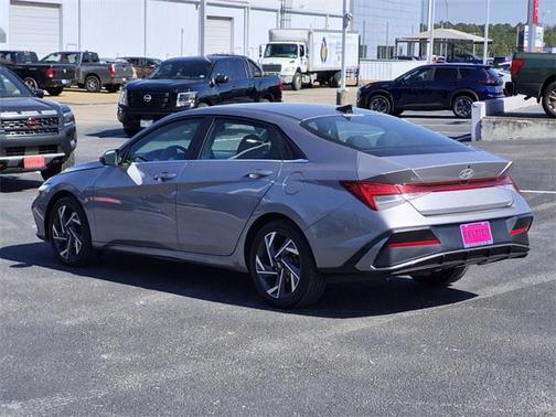 2025 Hyundai ELANTRA SEL