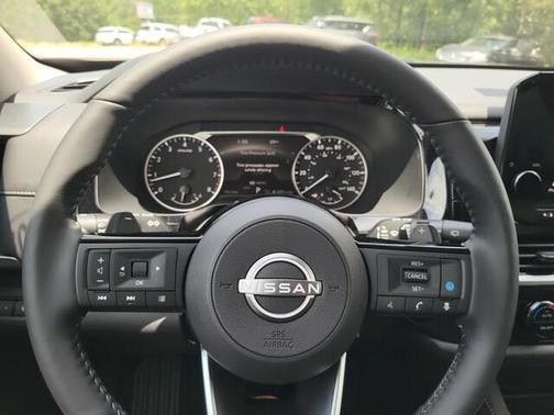 2025 Nissan Pathfinder SL FWD